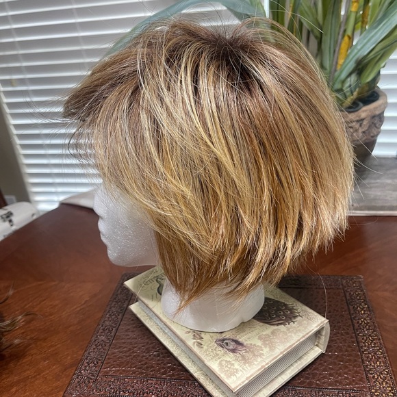 TONI BRATTIN WIG .TRENDSETTER ? - Picture 3 of 10